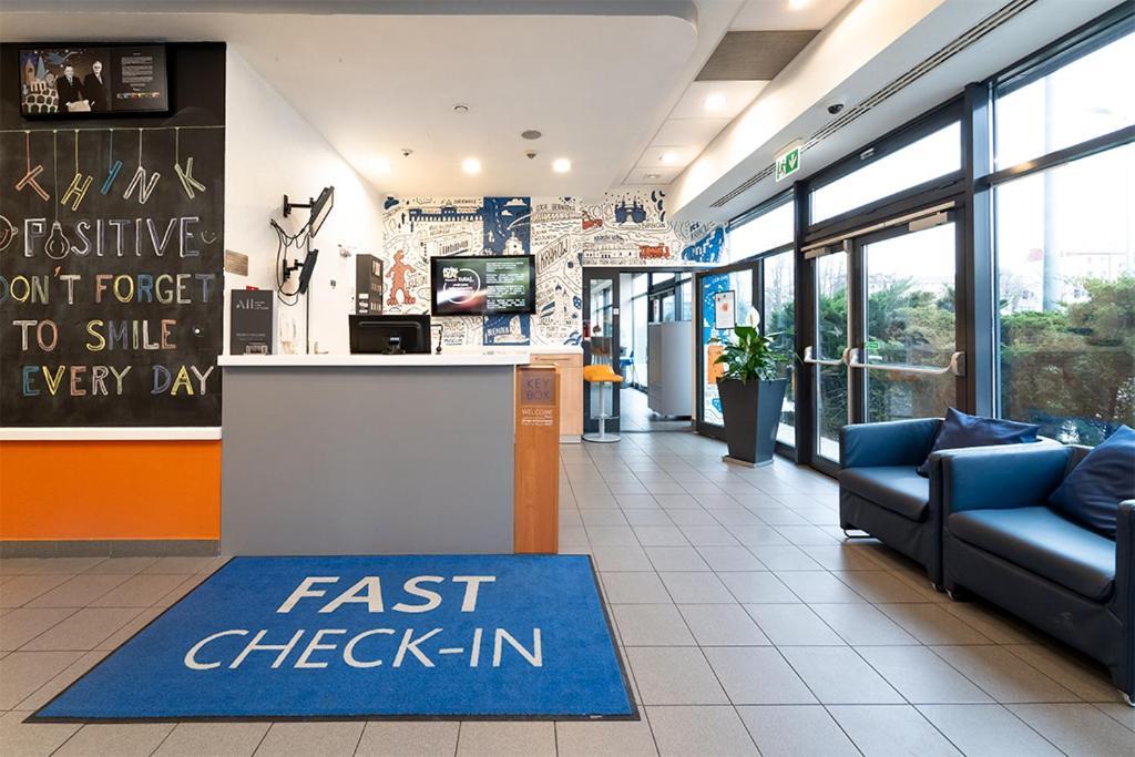 Ibis Budget Krakow Bronowice Cracóvia Exterior foto