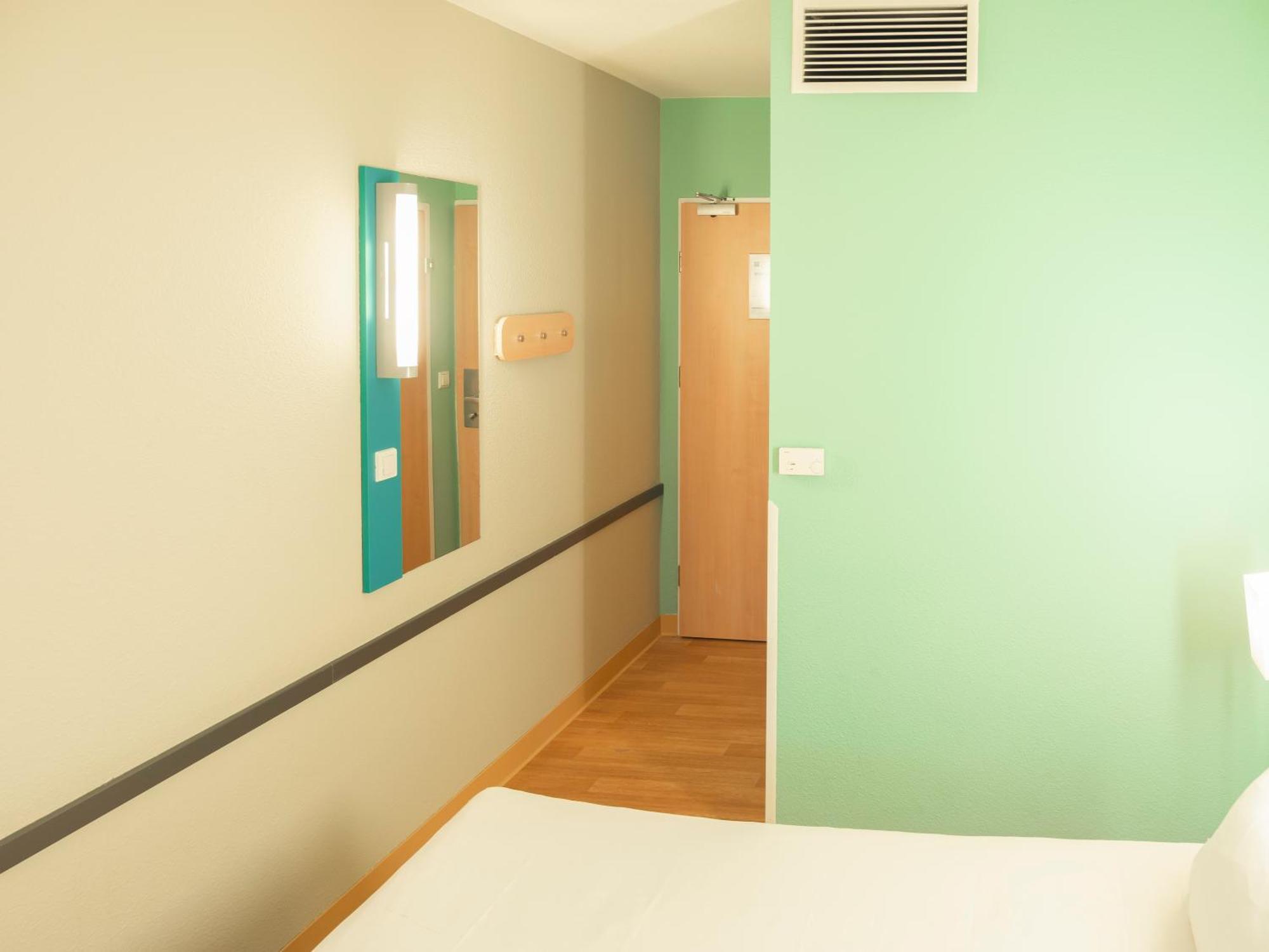Ibis Budget Krakow Bronowice Cracóvia Exterior foto